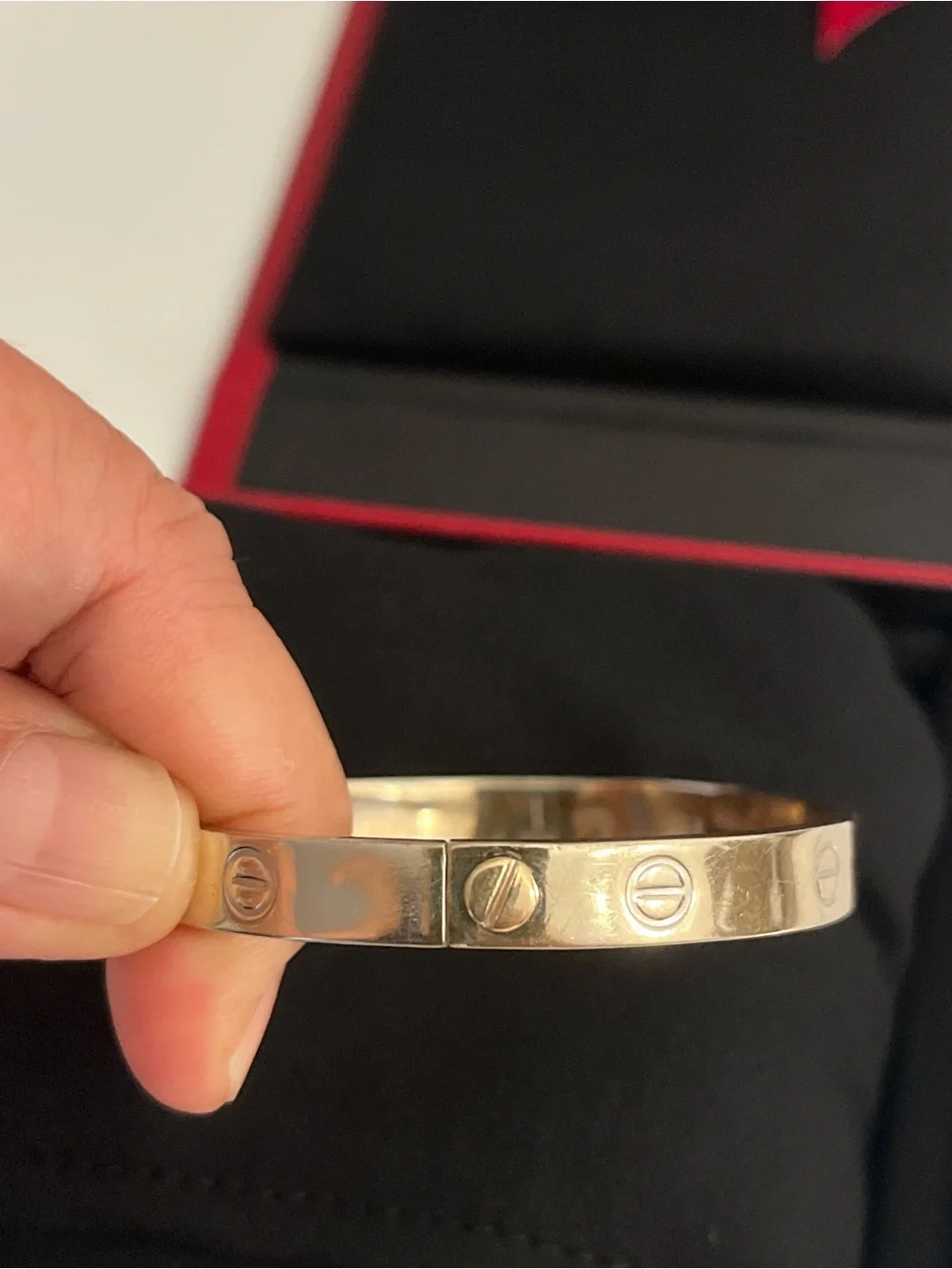 White solid gold 14 k Screw-Detail Bangle. Comes with a signature box. - Picture 6 of 13